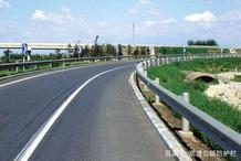 镀锌护栏板.jpg 镀锌护栏板