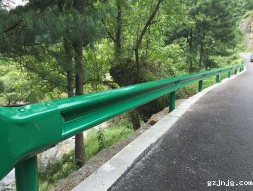 高速公路护栏板如何正确安装?